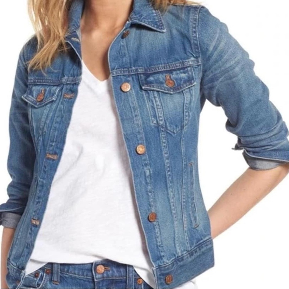 Madewell Denim Classic style jacket. Washed look with copper buttons. Small. - Picture 13 of 15